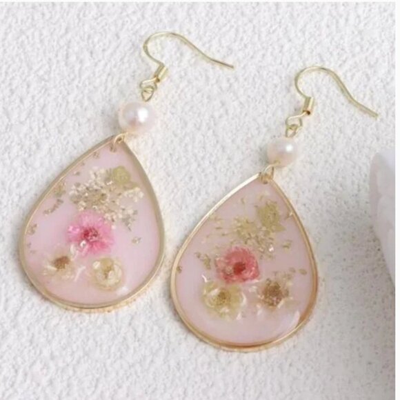 ⭐️❤️FREE Dried Flower Butterfly Tear Water Drop Hipster Classy Chic Hip Earrings - Picture 2 of 4